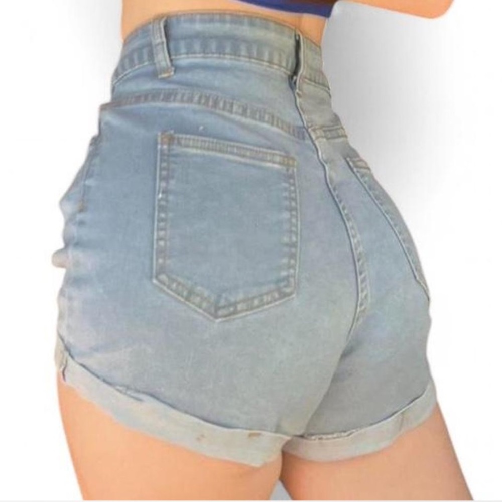 🦋 Vintage High Waisted Light Wash Cuffed Mom Shorts 🦋